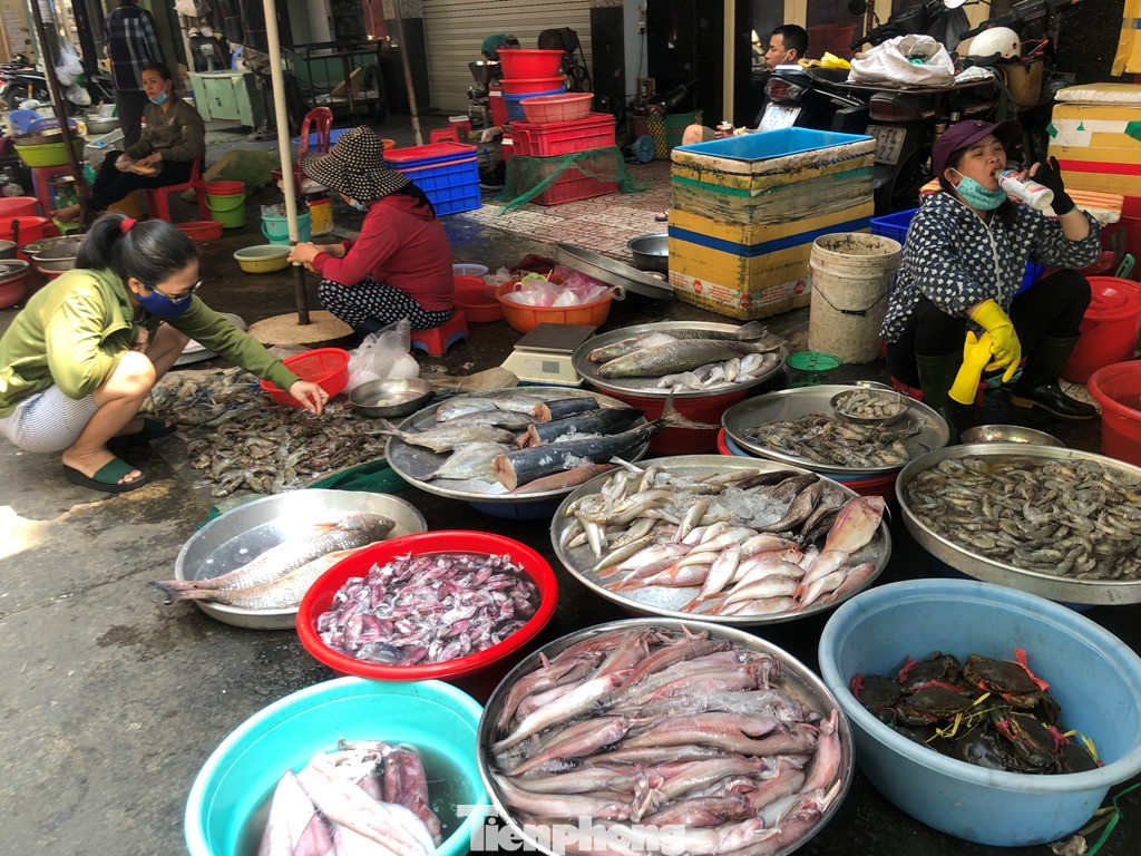 Xăng dầu giảm mạnh, hàng hóa vẫn… đứng yên ảnh 3