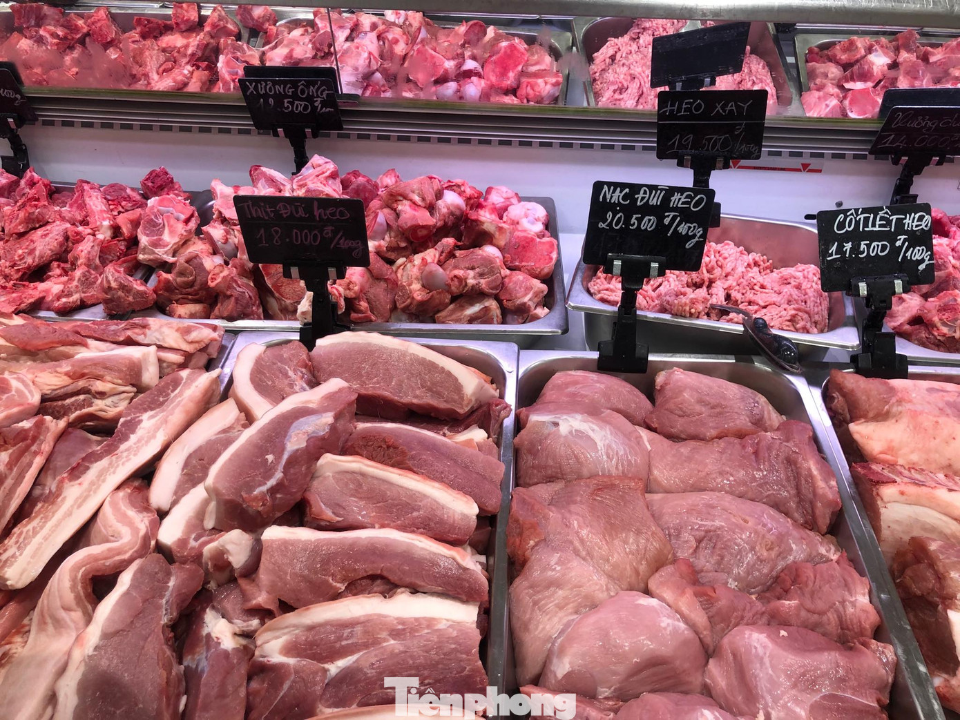 Heo hơi 'giảm nhiệt', chợ lẻ vẫn giữ giá cao ảnh 1