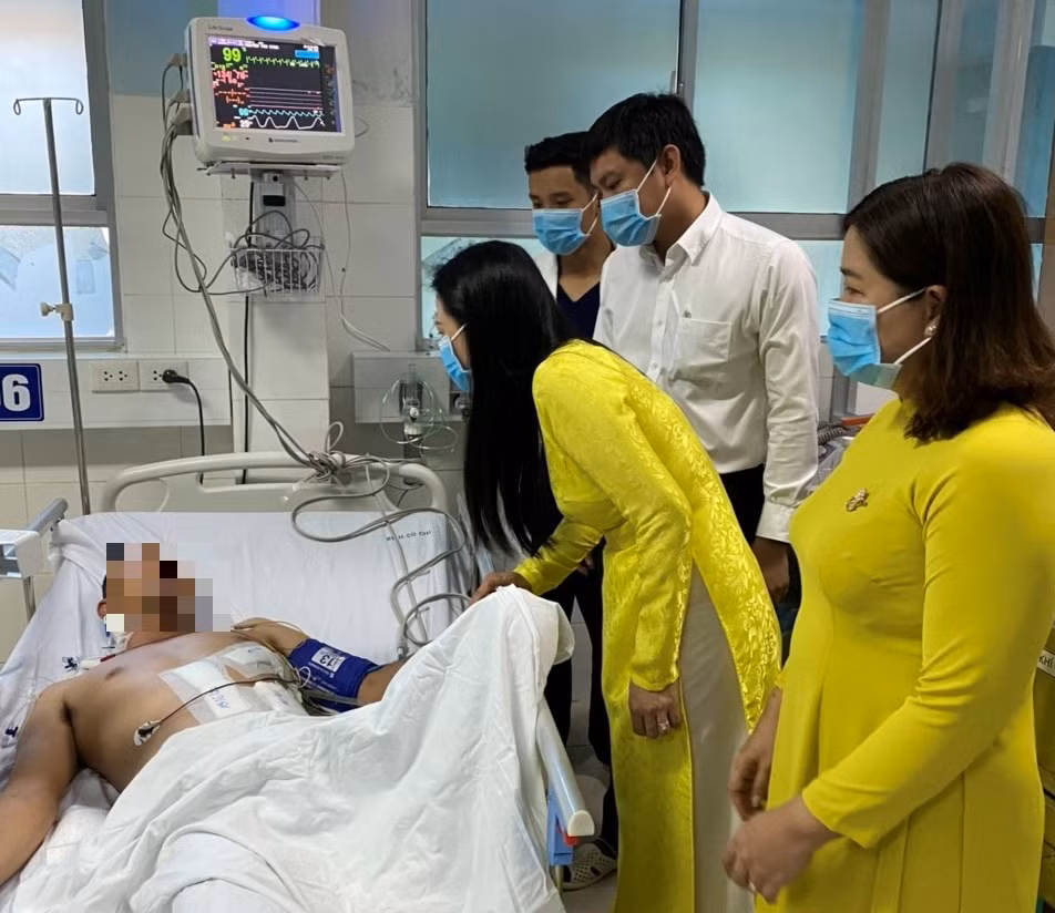 Truy bắt cướp, dân quân tự vệ bị đâm thấu ngực ảnh 1