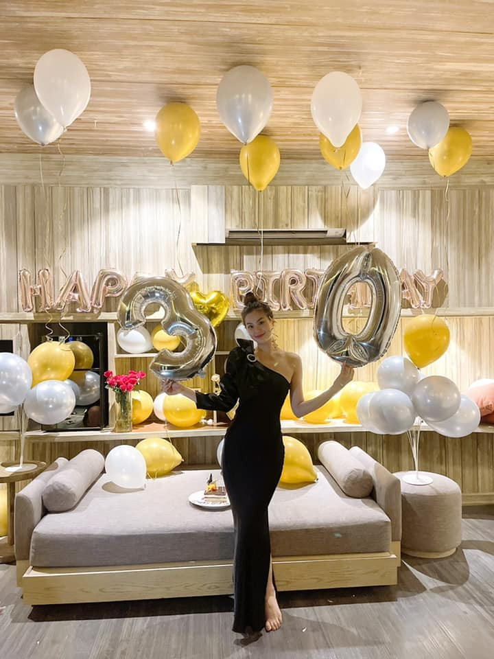 Xách chiếc làn cói 'huyền thoại' hóa thành cô bán chè, Hoa hậu Đỗ Thị Hà vẫn ra dáng mỹ nhân ảnh 13