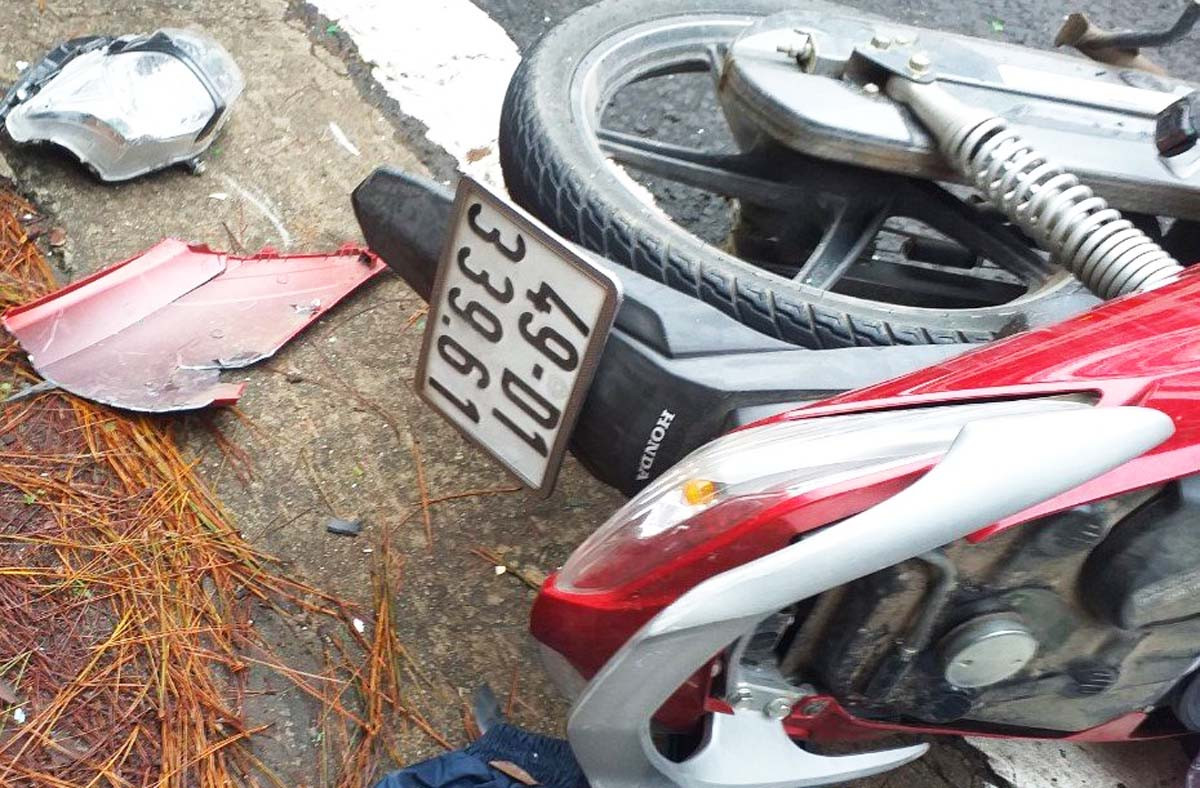 Tông ngược chiều với xe buýt đang đổ đèo, người đàn ông tử vong ảnh 1