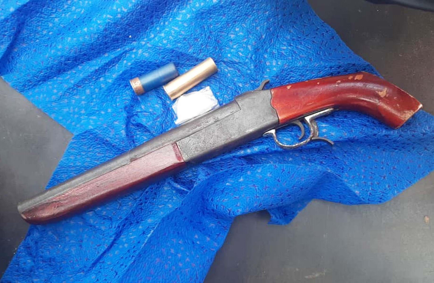 Phát hiện vụ vận chuyển súng và ma túy bằng xe khách ở Lâm Đồng ảnh 2