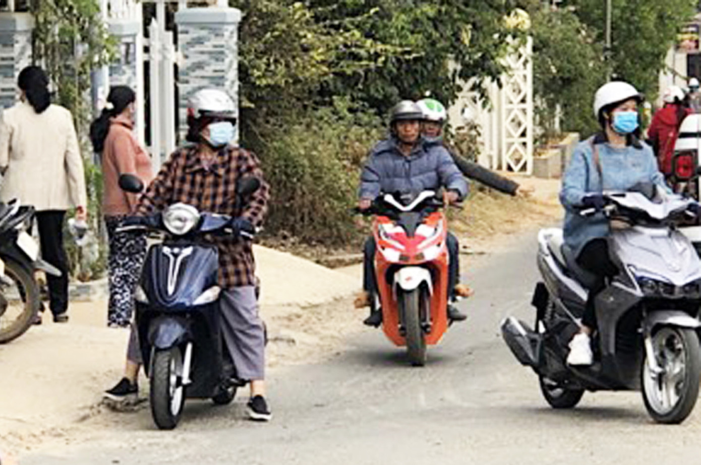 Đà Lạt: Phạt nặng hàng trăm du khách, người địa phương không đeo khẩu trang ảnh 4