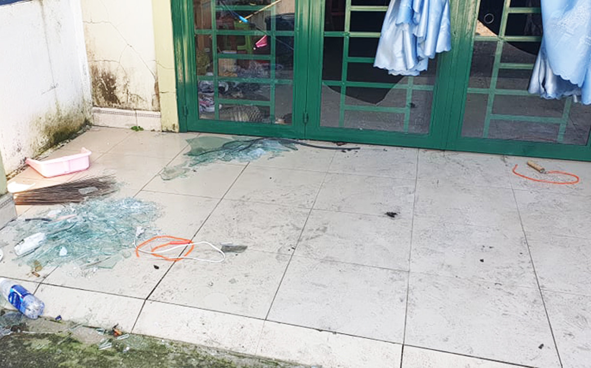 Lên cơn ngáo đá, đối tượng đốt nhà và đâm 2 con bị thương ảnh 2