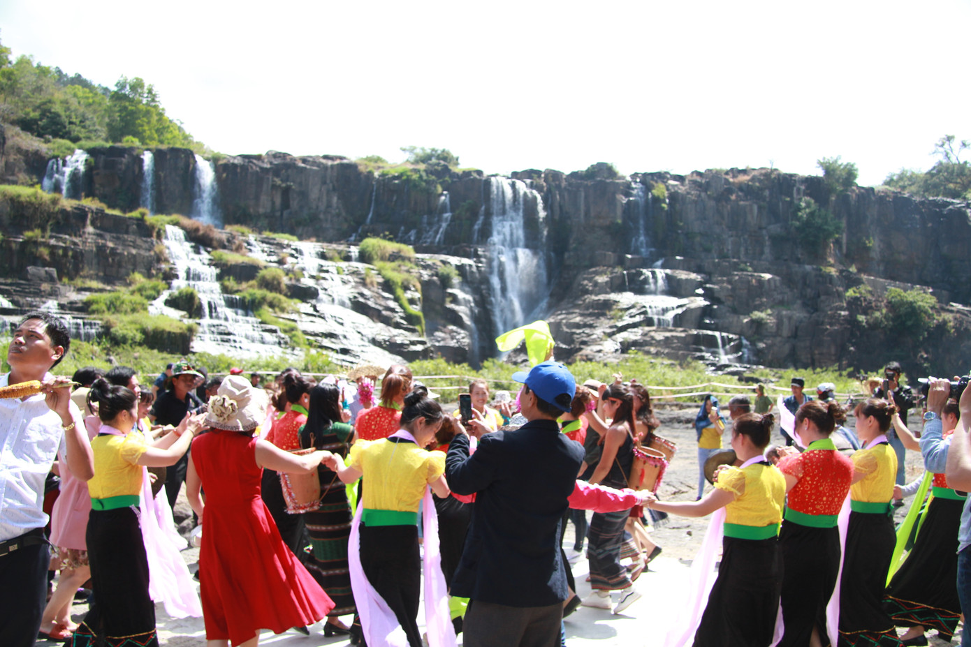 Lâm Đồng ngưng hội cầu duyên vì virus corona ảnh 1