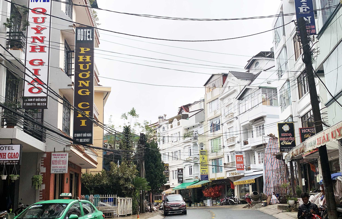 Ngột ngạt cao ốc đua nở ở 'thành phố trong rừng' Đà Lạt ảnh 2