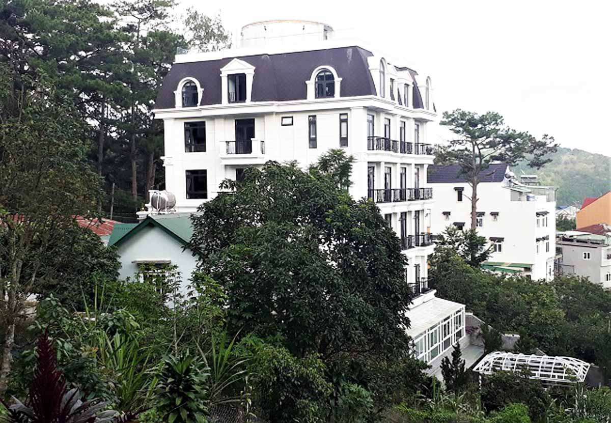 Ngột ngạt cao ốc đua nở ở 'thành phố trong rừng' Đà Lạt ảnh 3