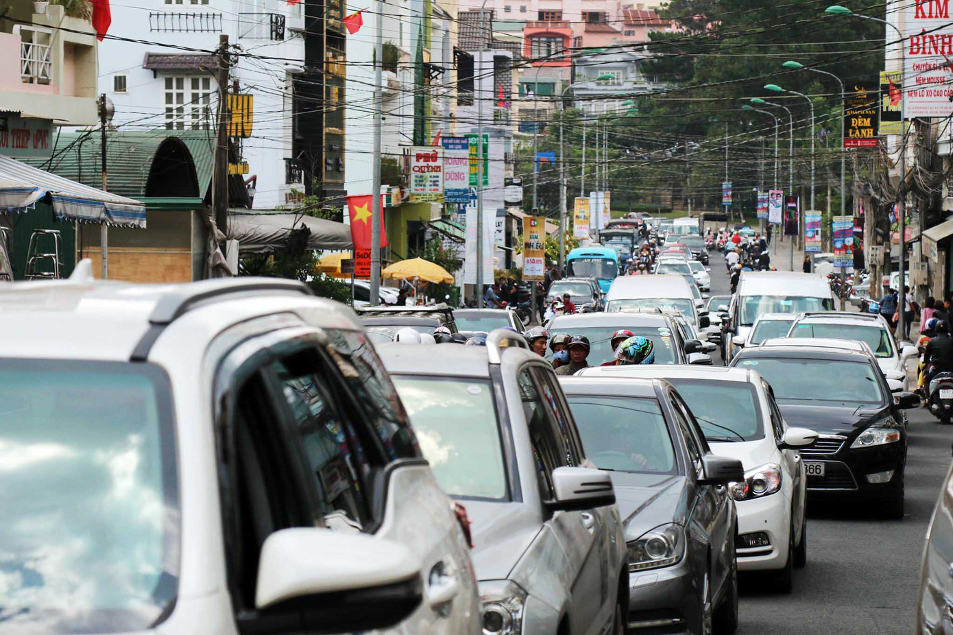 Ngột ngạt cao ốc đua nở ở 'thành phố trong rừng' Đà Lạt ảnh 4