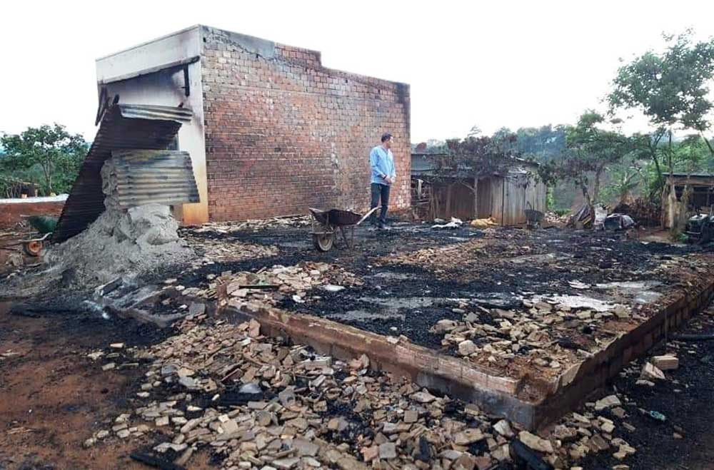Lửa thiêu 3 căn nhà của người dân vùng sâu Lâm Đồng ảnh 2