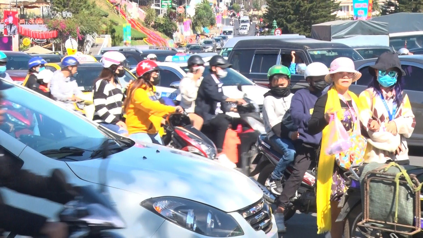 Đà Lạt sẽ lắp đèn xanh đèn đỏ ở 6 điểm ùn tắc nghiêm trọng ảnh 3