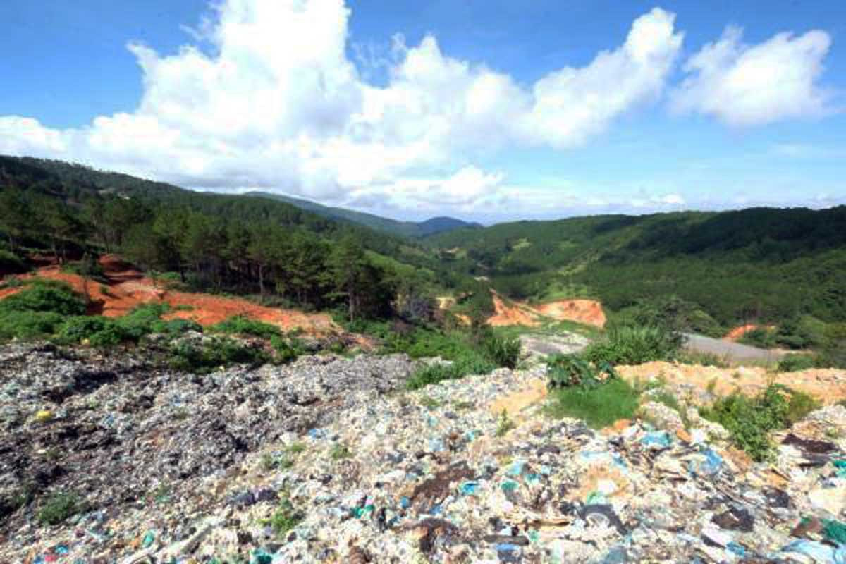 Núi rác ở Đà Lạt sạt lở hàng trăm tấn, mùi hôi thối bao phủ khắp nơi ảnh 2