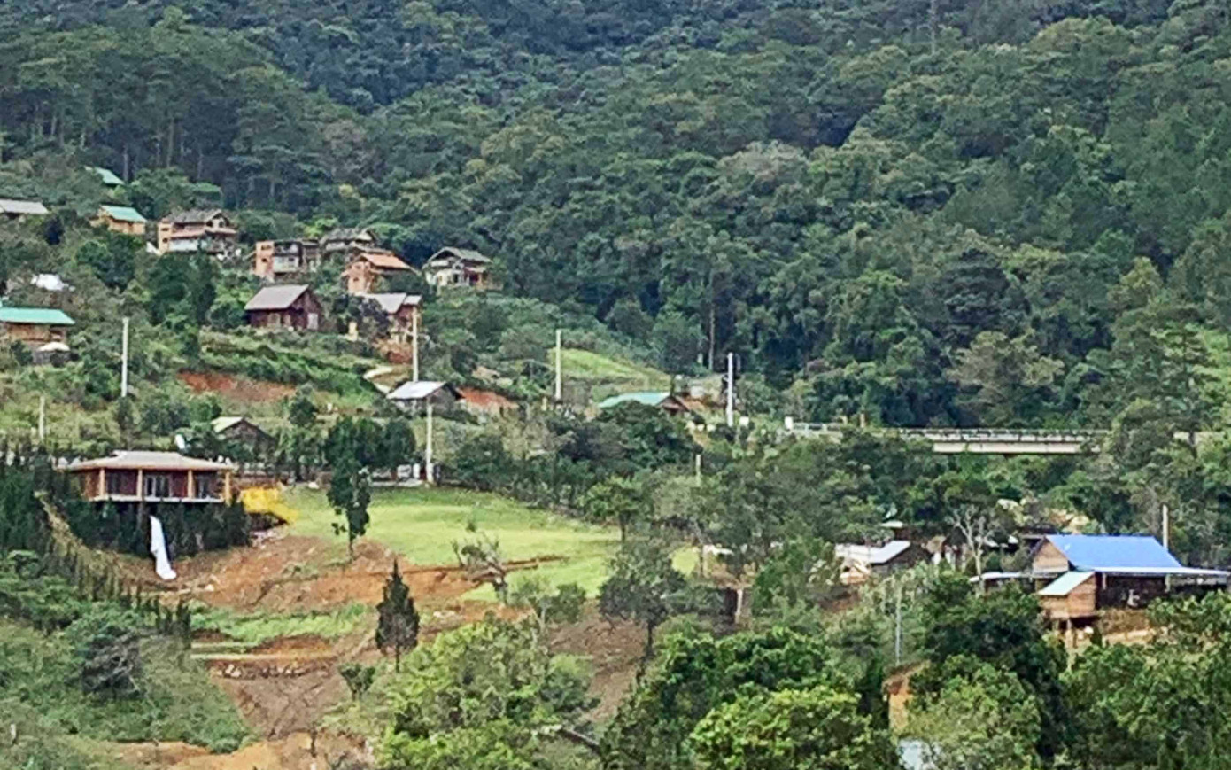 Ngôi làng mọc trên đất rừng: Huyện nói 'không vô cảm' nhưng... ảnh 1
