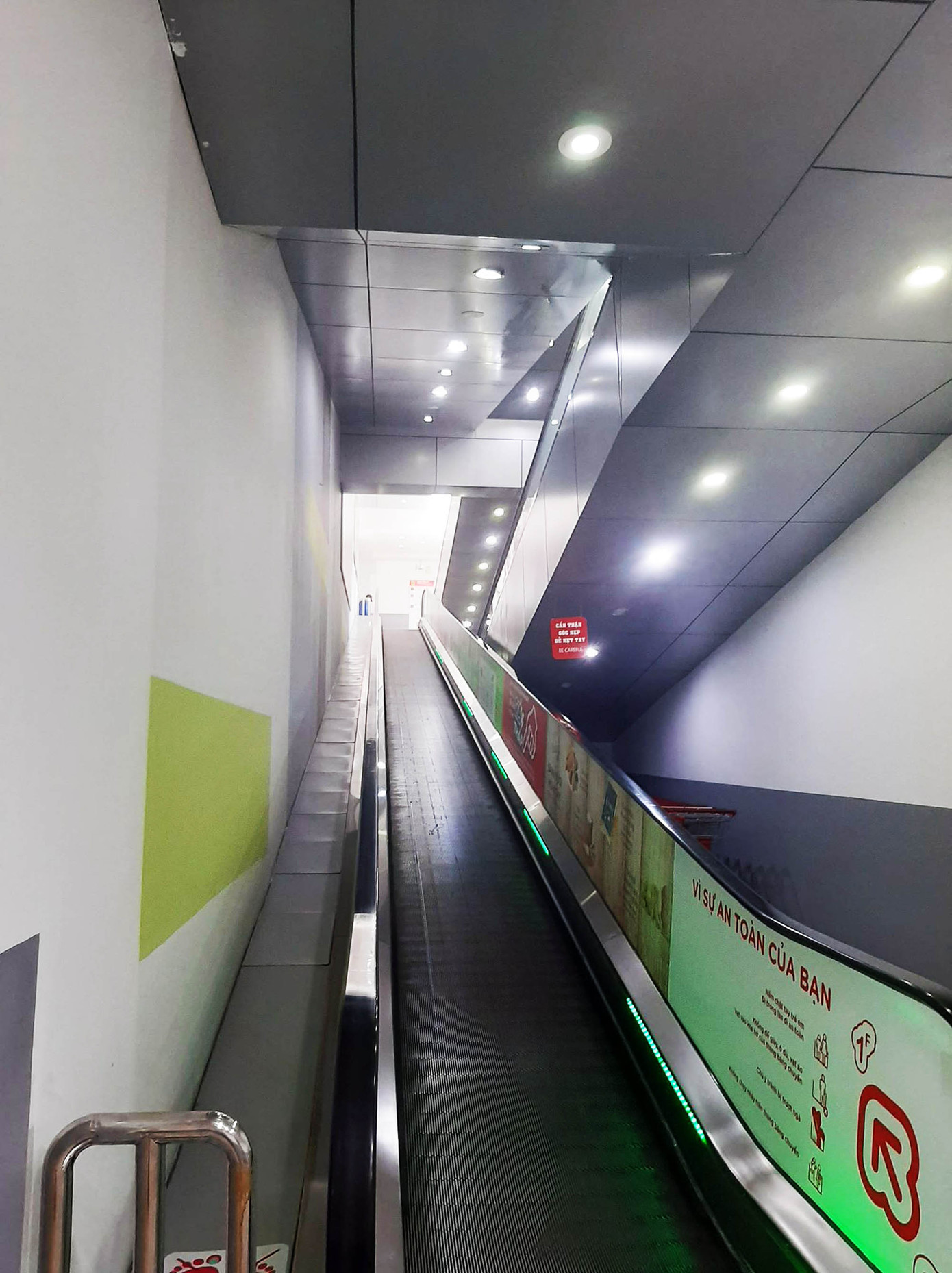 Hi hữu xe đẩy hàng của siêu thị tông chết người ảnh 2