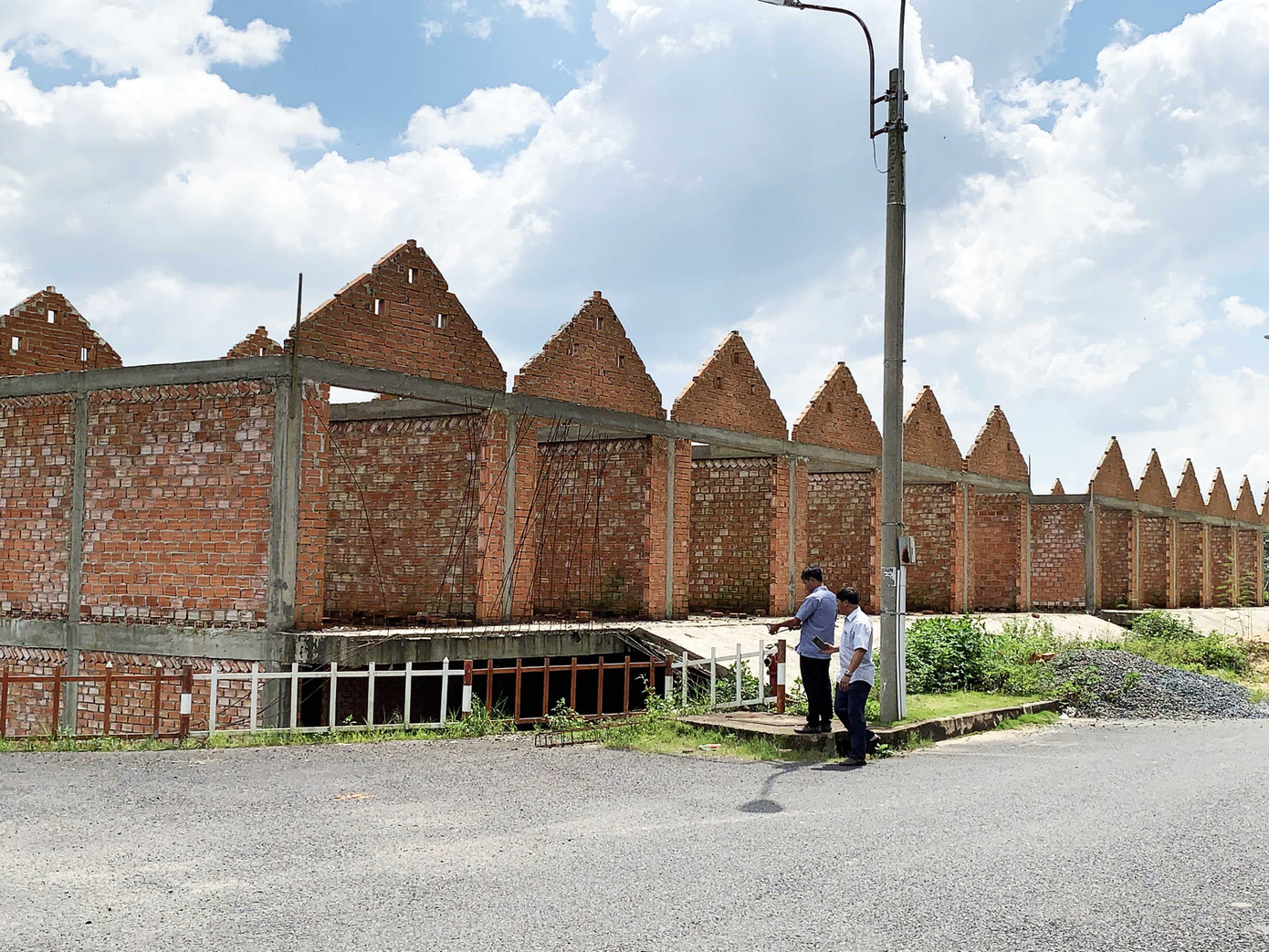 Buộc tháo dỡ 28 ki ốt phá vỡ kiến trúc khu chợ đẹp bậc nhất Việt Nam ảnh 1