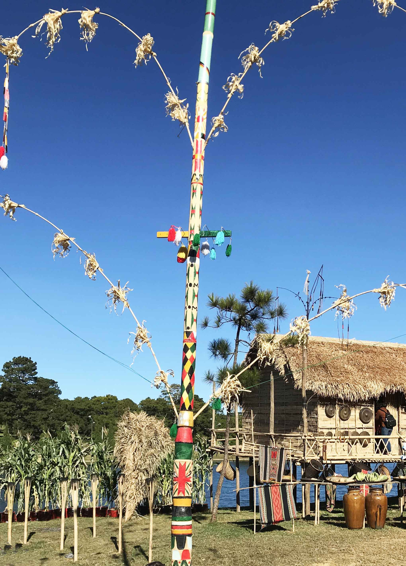 Kỳ lạ ‘bức thông điệp’ gửi ma quỷ ngày Tết ở Tây Nguyên ảnh 3