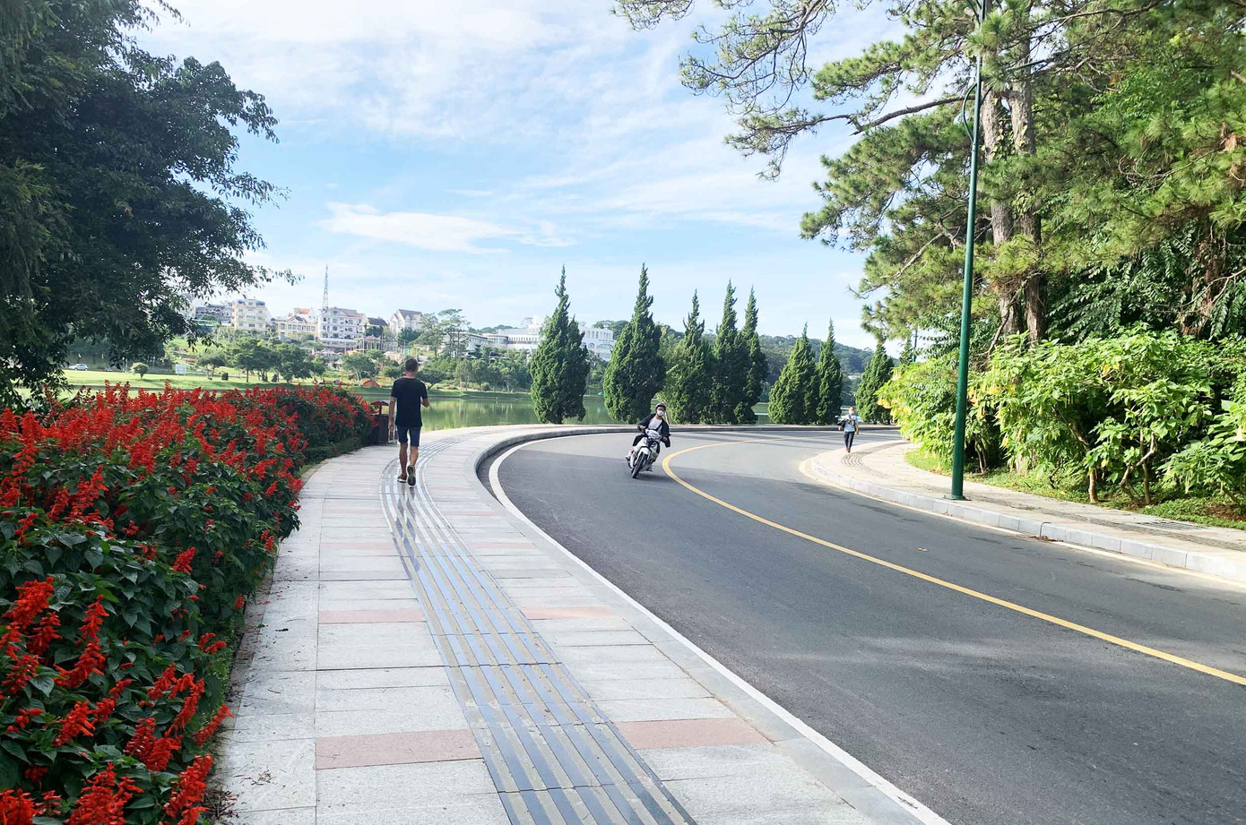 Thức thâu đêm giao thừa để thành phố rực rỡ đón năm mới ảnh 1