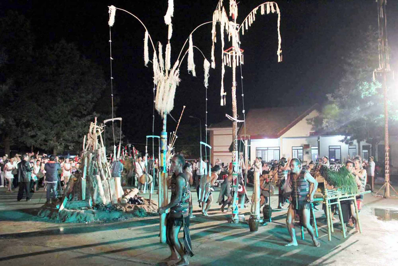 Kỳ lạ ‘bức thông điệp’ gửi ma quỷ ngày Tết ở Tây Nguyên ảnh 2