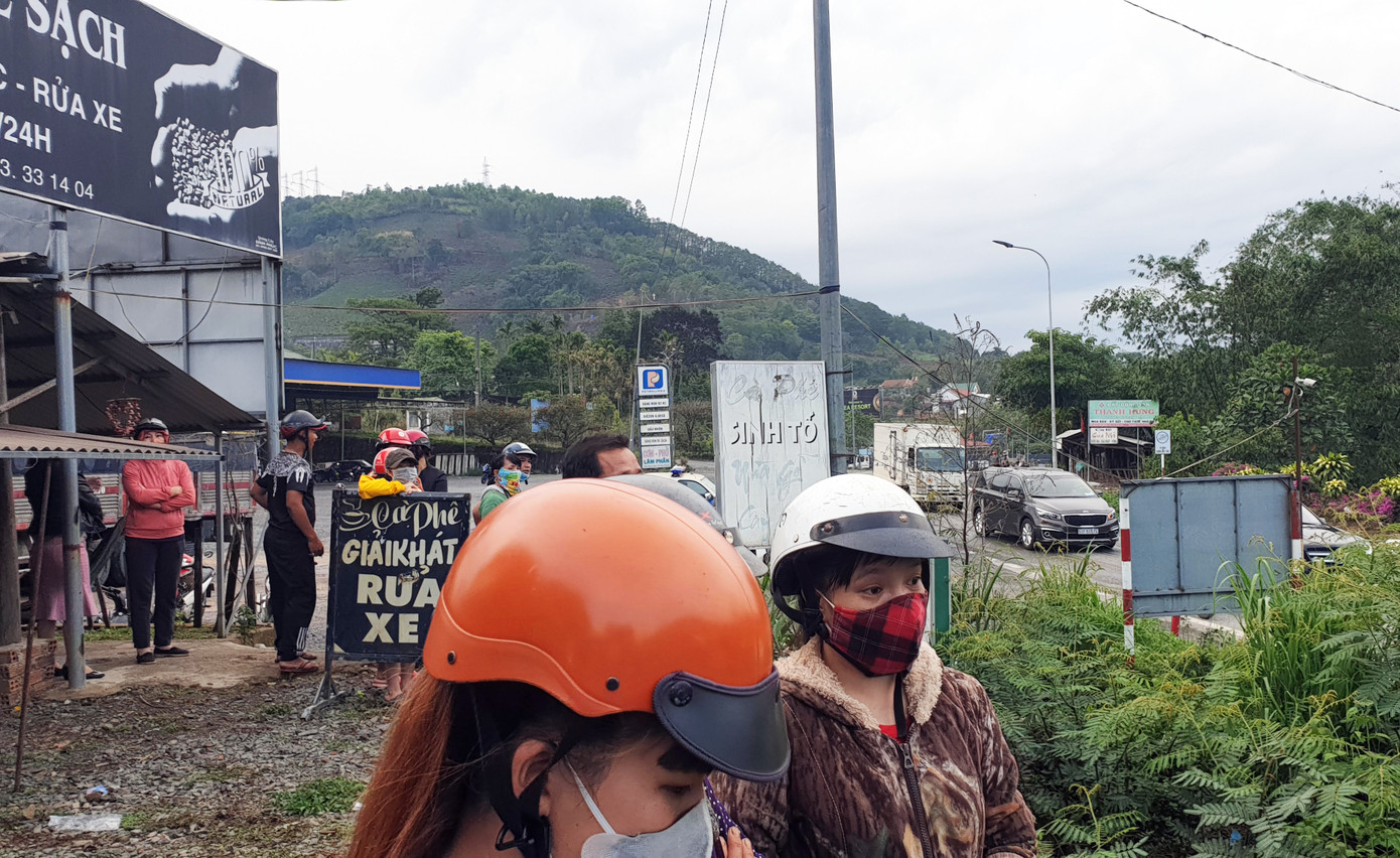 Kinh hãi phát hiện người chết treo cổ trên đèo Bảo Lộc ảnh 2