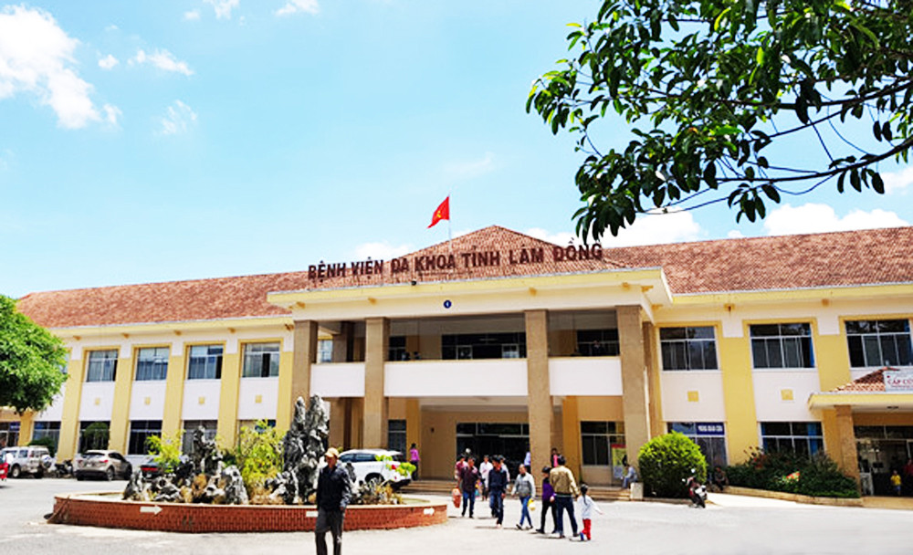 Đà Lạt: 4 bạn trẻ kịp thời hiến máu cứu mẹ con sản phụ trong đêm ảnh 1