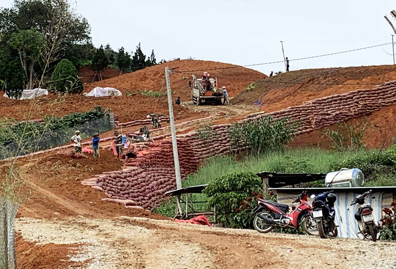 Lâm Đồng: Xây ‘chui’ cả ngôi làng trên đất lâm nghiệp ảnh 3