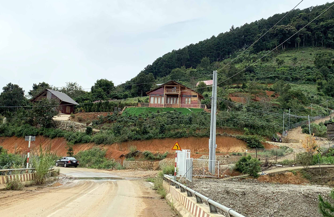 Lâm Đồng: Xây ‘chui’ cả ngôi làng trên đất lâm nghiệp ảnh 2
