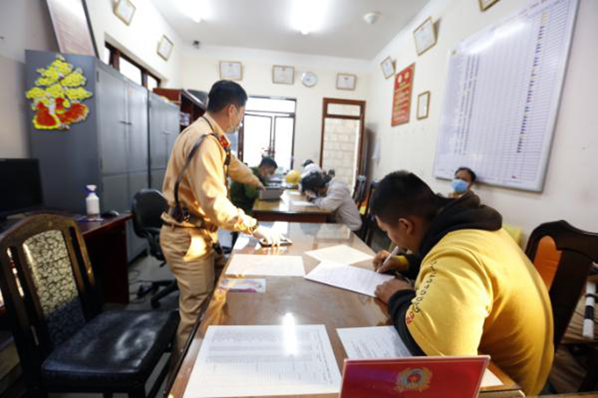 Nhóm 'quái xế' hút cần sa, đua xe máy ở Đà Lạt ảnh 2