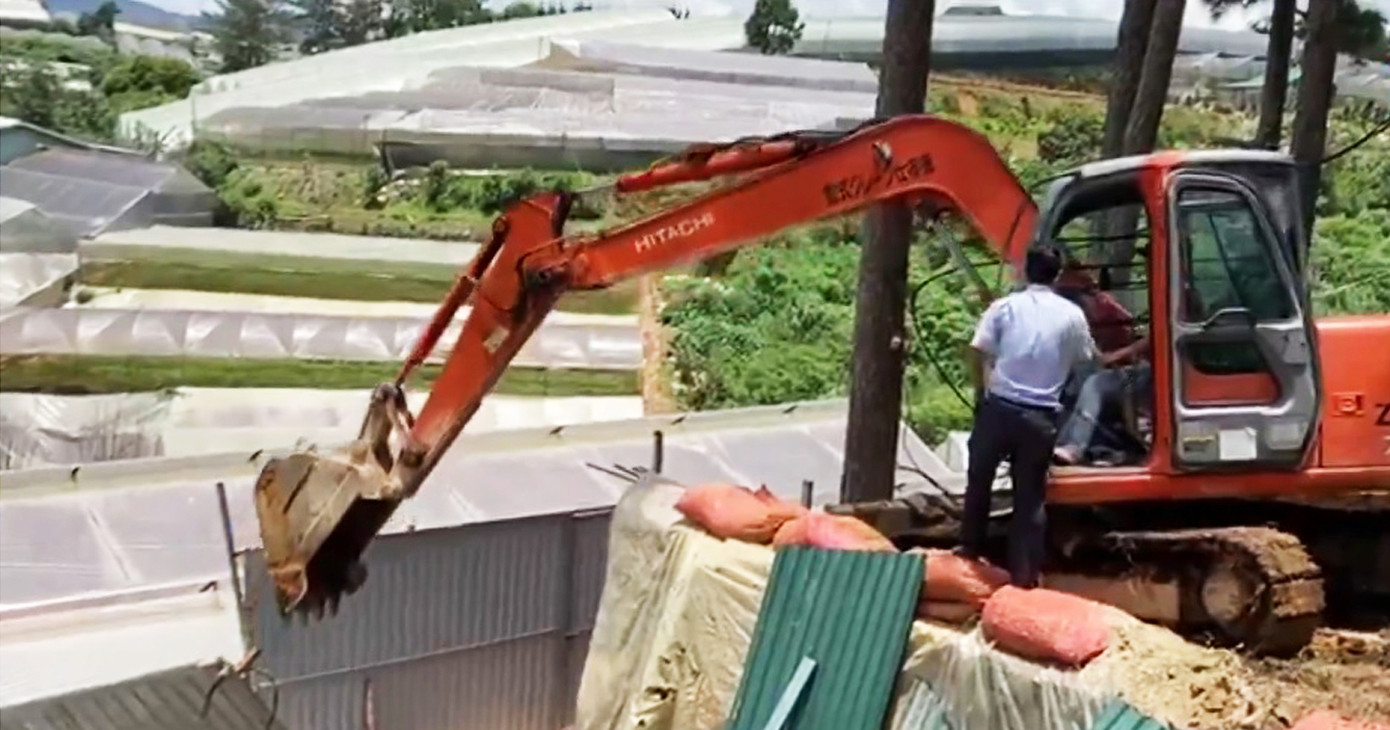 Lấn chiếm đất: Dân bị xử lý, cán bộ được bỏ qua? ảnh 1