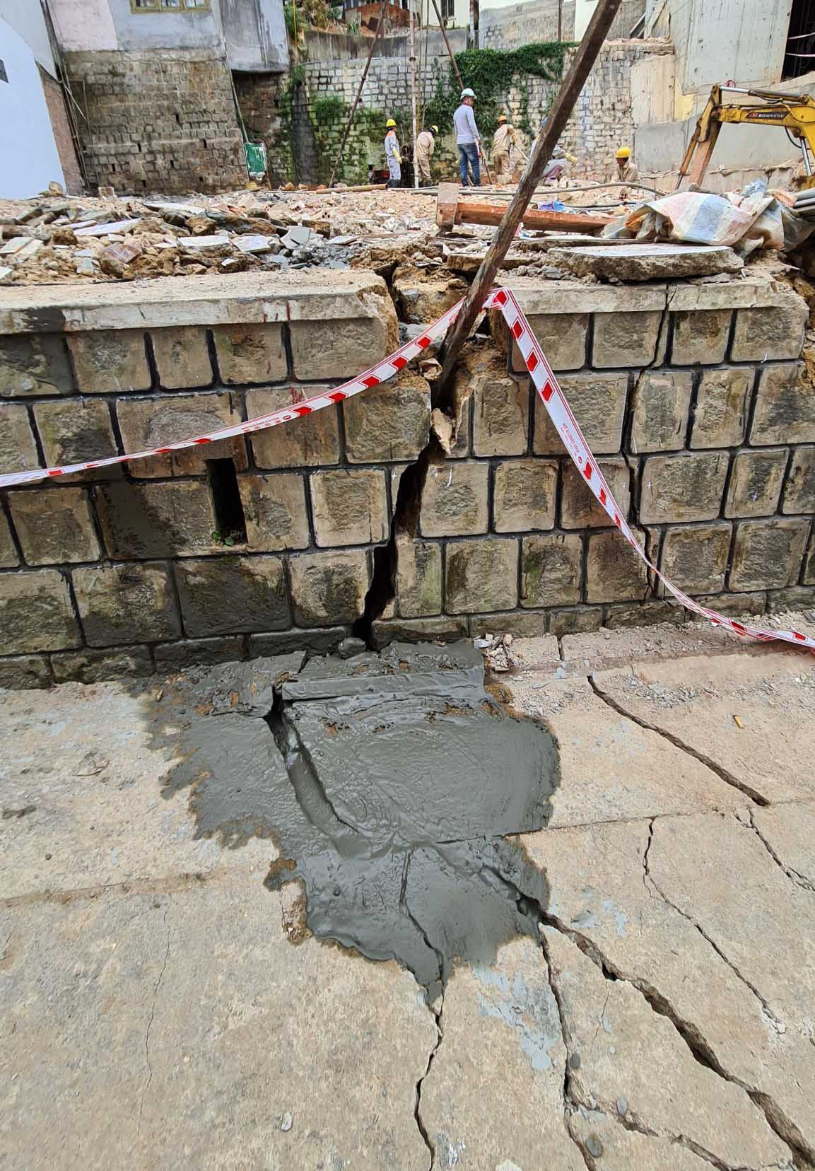 Xây khách sạn gây sự cố nghiêm trọng, nhiều hộ dân di dời khẩn cấp ảnh 4