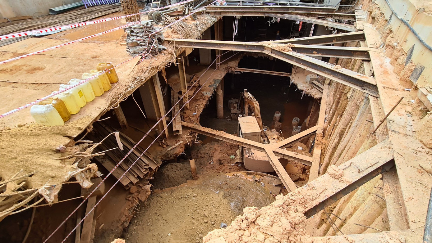 Xây khách sạn gây sự cố nghiêm trọng, nhiều hộ dân di dời khẩn cấp ảnh 1