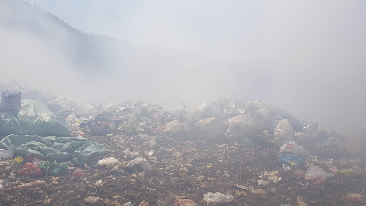 Núi rác Cam Ly bốc cháy suốt 3 ngày, khói bụi mịt mù bao trùm Đà Lạt ảnh 3