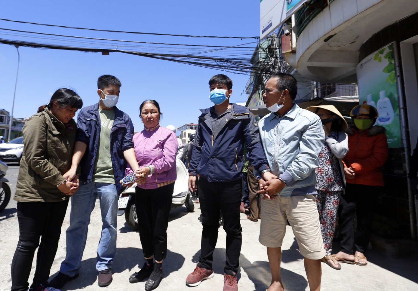 Băng nhóm lừa bán thuốc giả 70 triệu đồng/1 thang ảnh 1