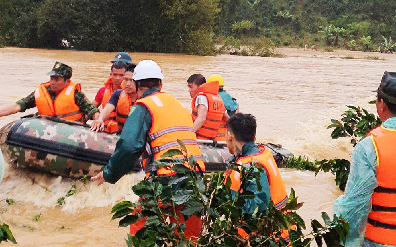 Nhóm du khách bị lũ cuốn: Tìm được thi thể ngay tại nơi gặp nạn ảnh 1