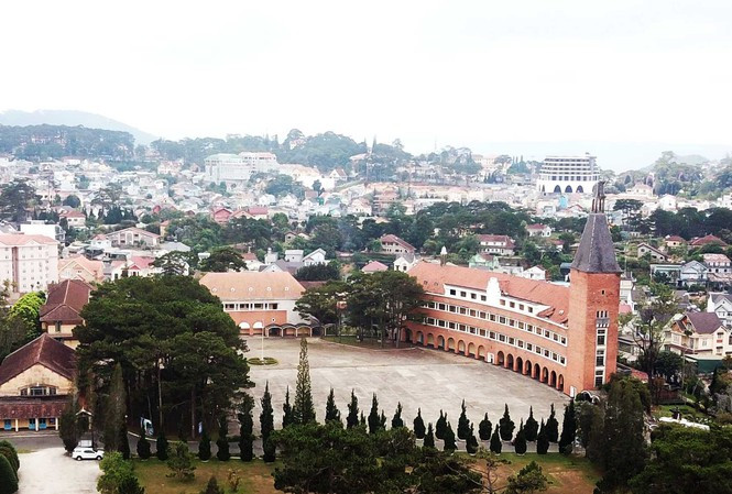 Ngôi trường đẹp bậc nhất Việt Nam có nguy cơ 'mất tên’ ảnh 3