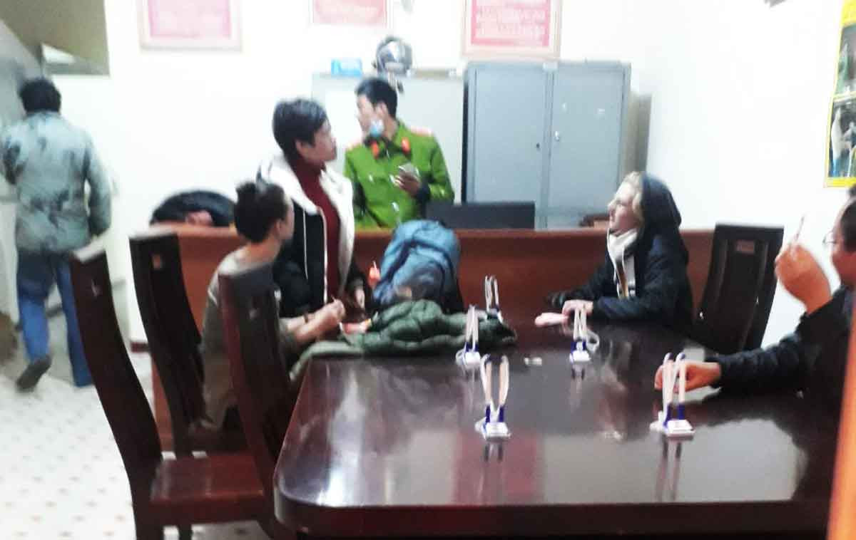 Tìm thấy 2 nữ du khách nước ngoài bị lạc khi leo núi Lang Biang ảnh 2