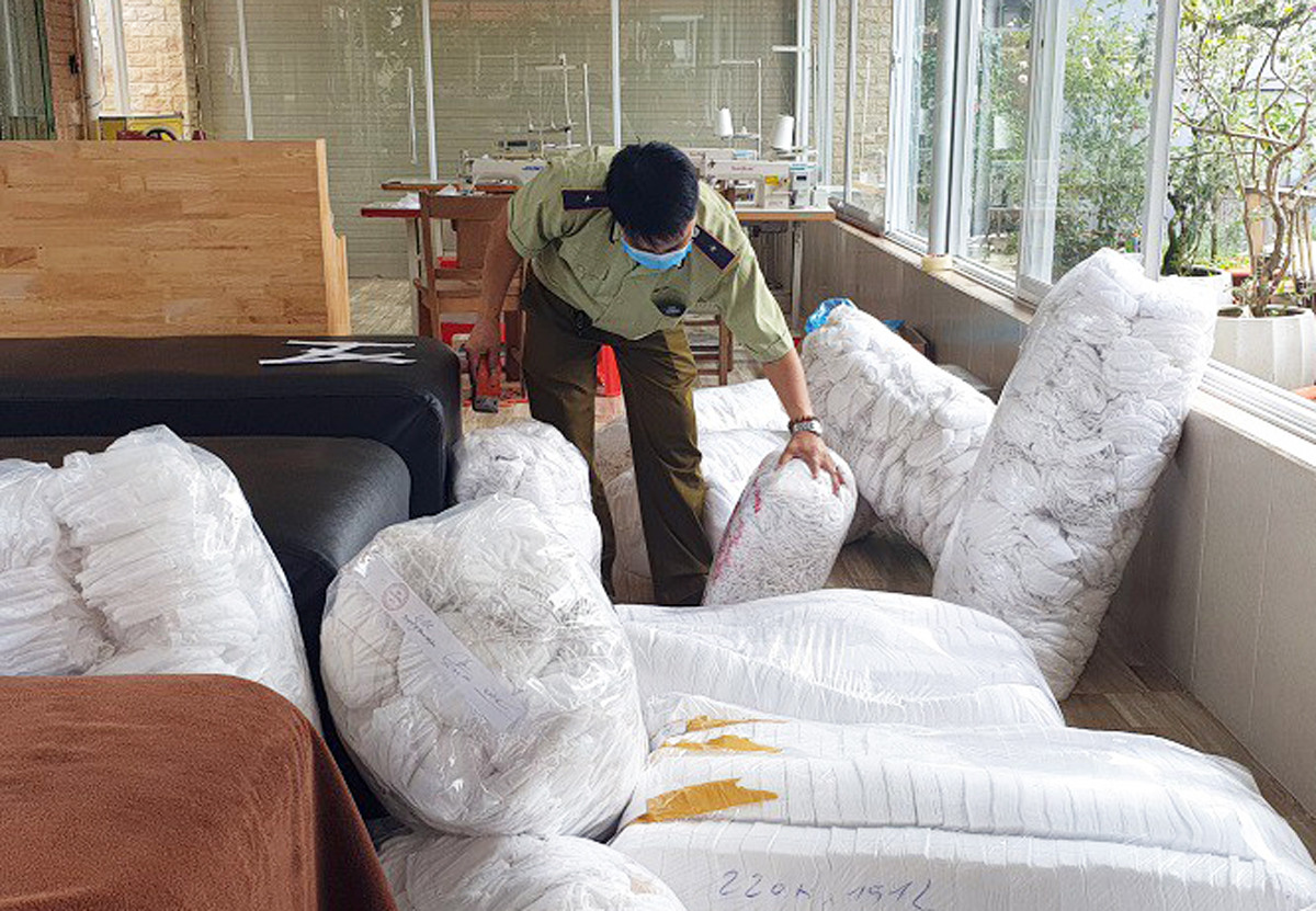 Giả danh quản lý thị trường tống tiền doanh nghiệp ảnh 1