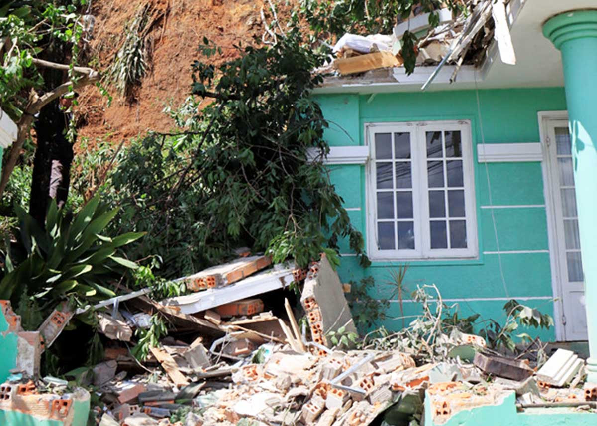 Sạt lở nghiêm trọng ở Đà Lạt, nhiều hộ dân phải di dời ảnh 2