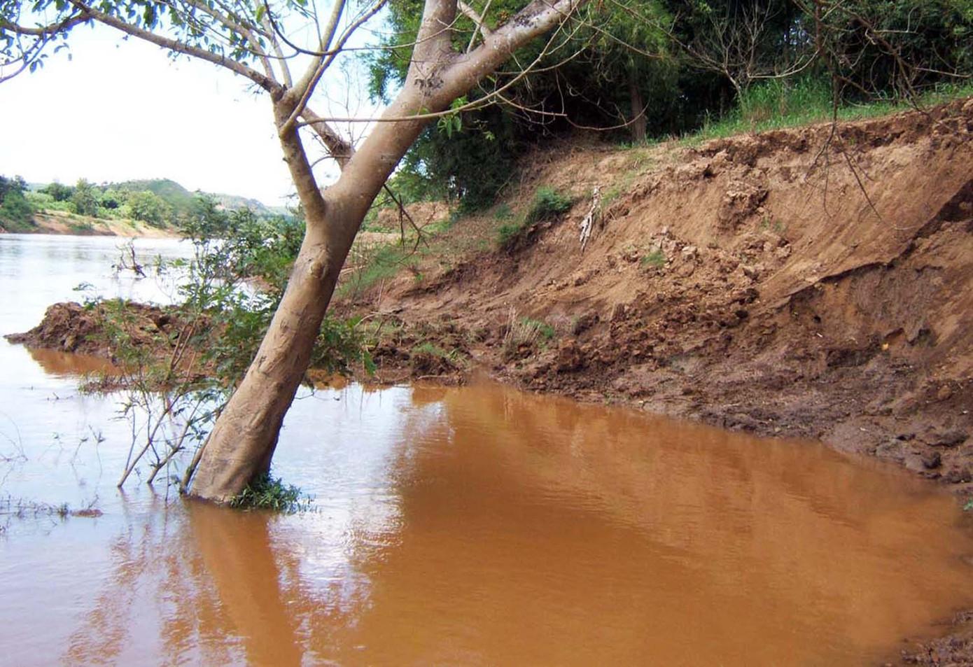 Báo động khẩn nhiều hồ chứa hỏng, đe dọa tính mạng người dân ảnh 2