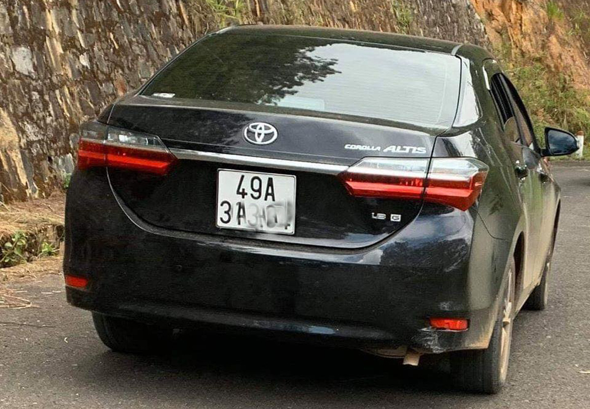 Bắn cặp chim đầu rìu tuyệt đẹp, cư dân mạng lên án báo công an ảnh 2