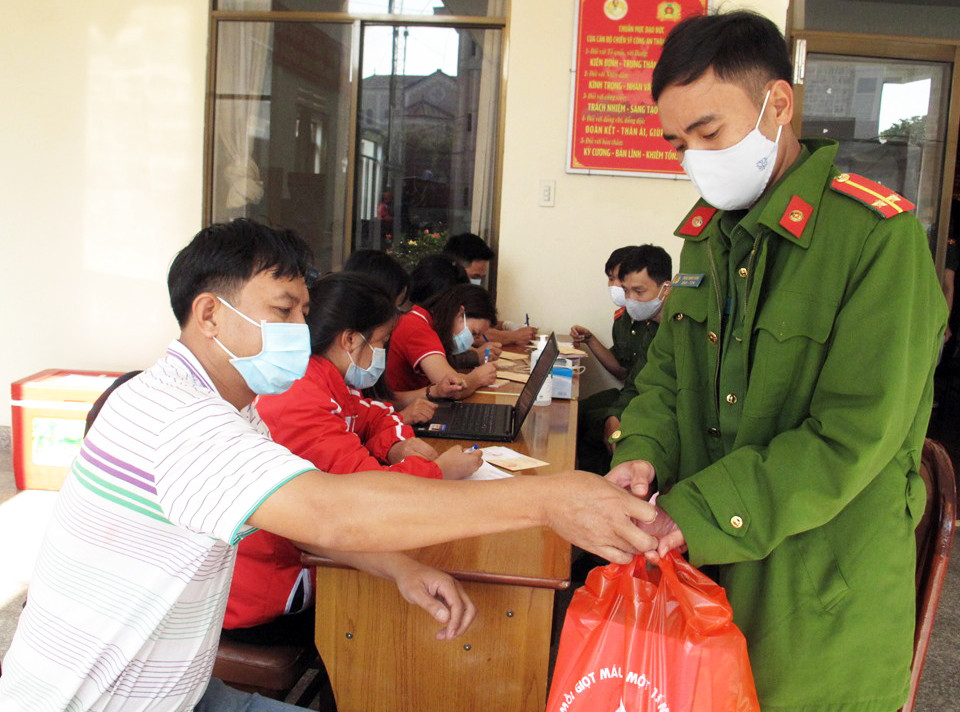 Chiến sĩ công an trẻ Đà Lạt khởi động “Hành trình giọt máu nghĩa tình” ảnh 2