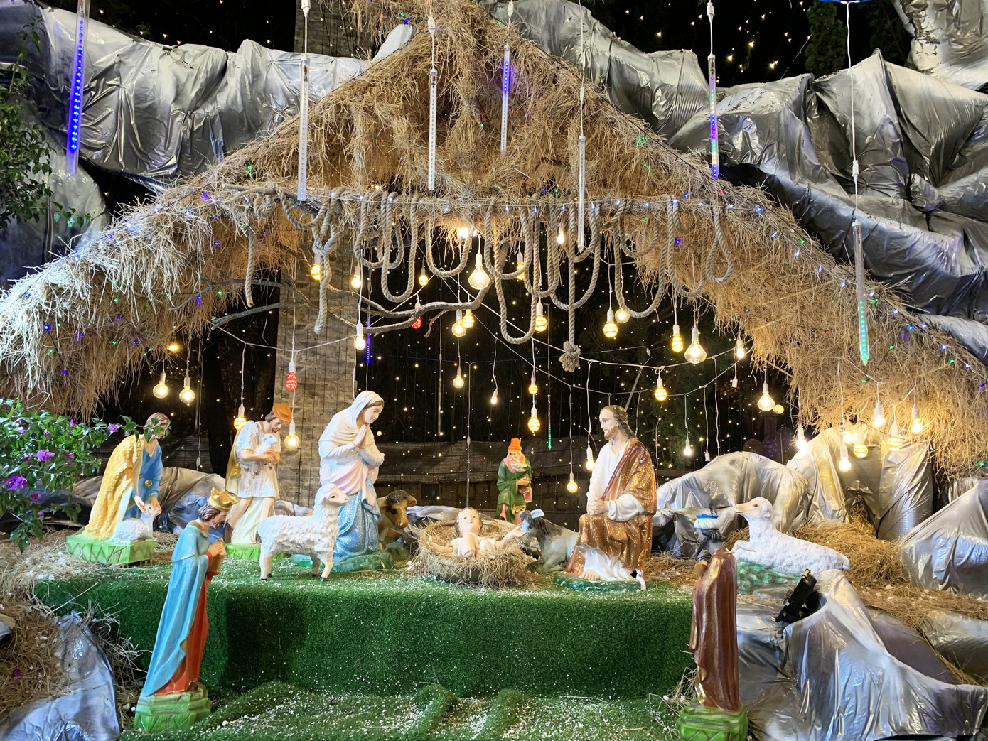 Dòng người đón Giáng sinh đông nghịt ở xứ lạnh Đà Lạt ảnh 4