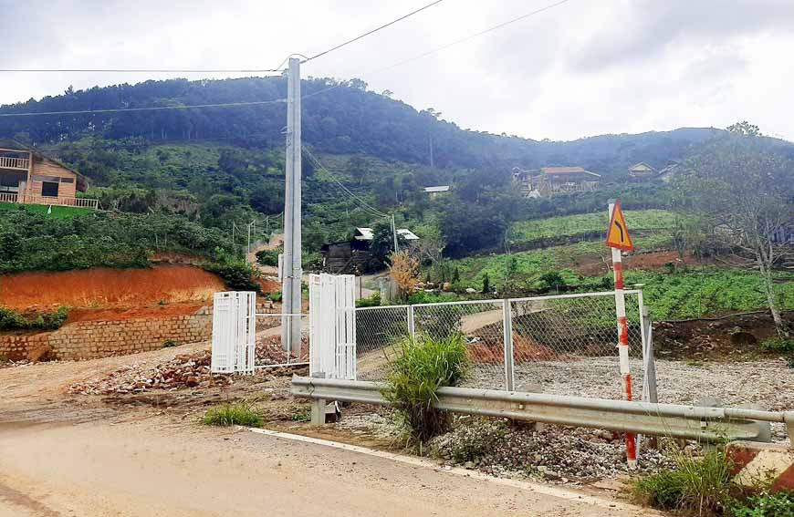 Chỉ đạo giải tỏa toàn bộ ngôi làng xây ‘chui’ trên đất rừng ảnh 4