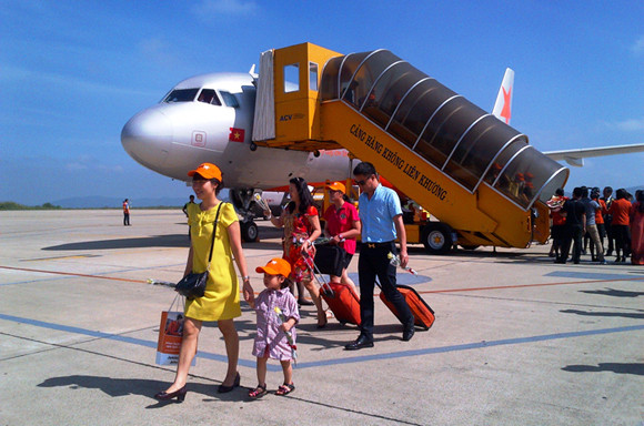 Đeo khẩu trang nơi công cộng, sàng lọc du khách đến từ miền Trung ảnh 2