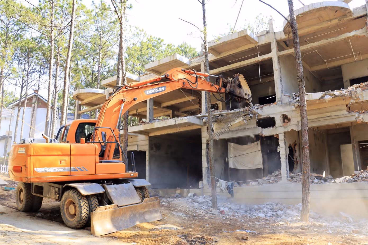 Đập 3 biệt thự không phép của doanh nghiệp phá rừng ảnh 2