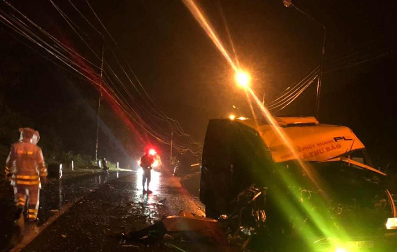 Xe tải tông xe thư báo trên đèo Chuối, 3 người thương vong ảnh 2