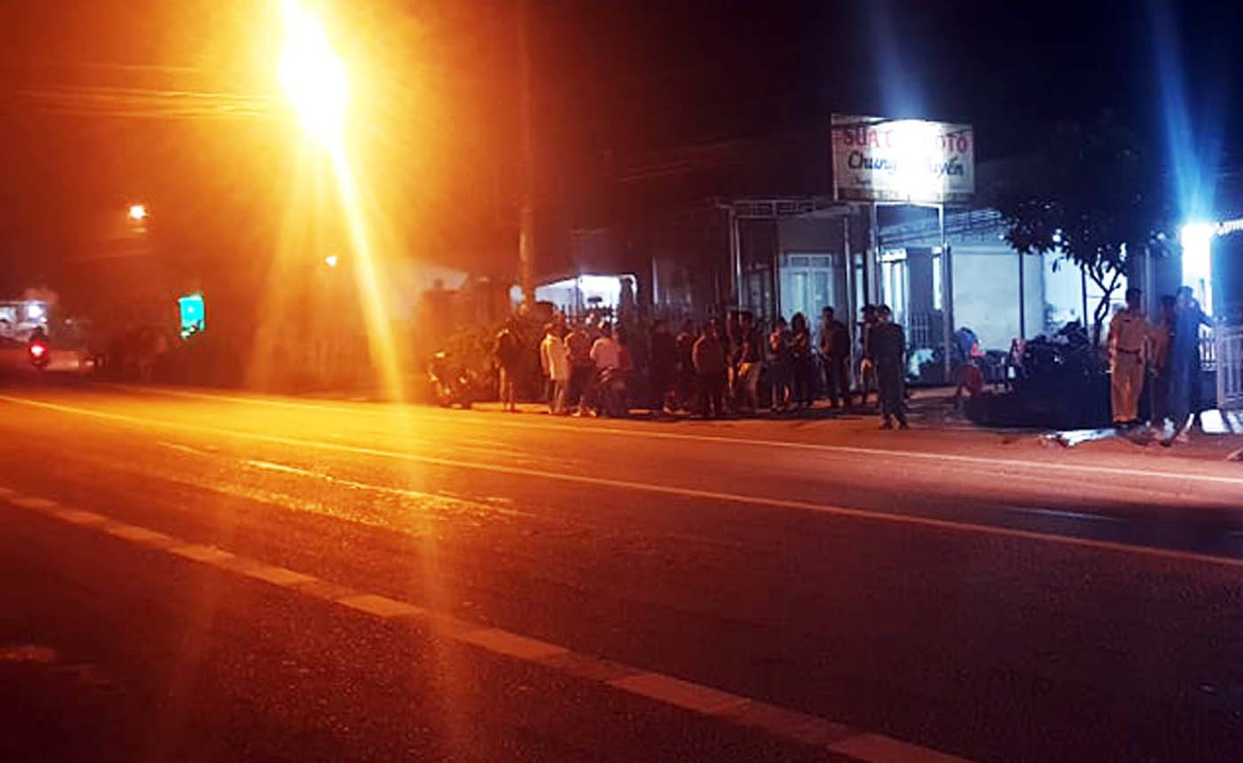 Ô tô kéo lê xe đạp điện trên quốc lộ, nam sinh tử vong ảnh 1