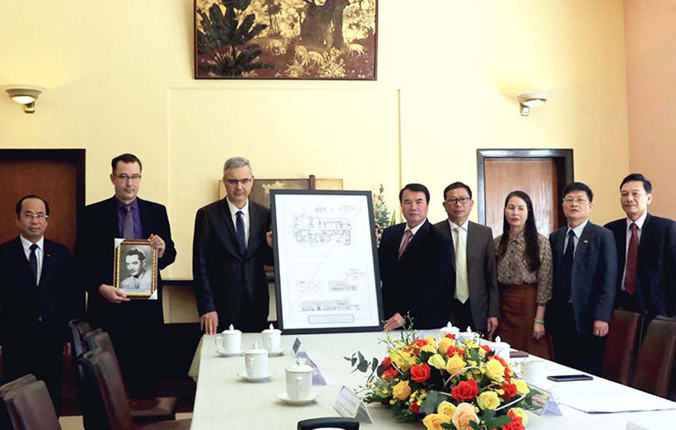 Đại sứ Pháp trao tặng sơ đồ thiết kế dinh Bảo Đại ảnh 1