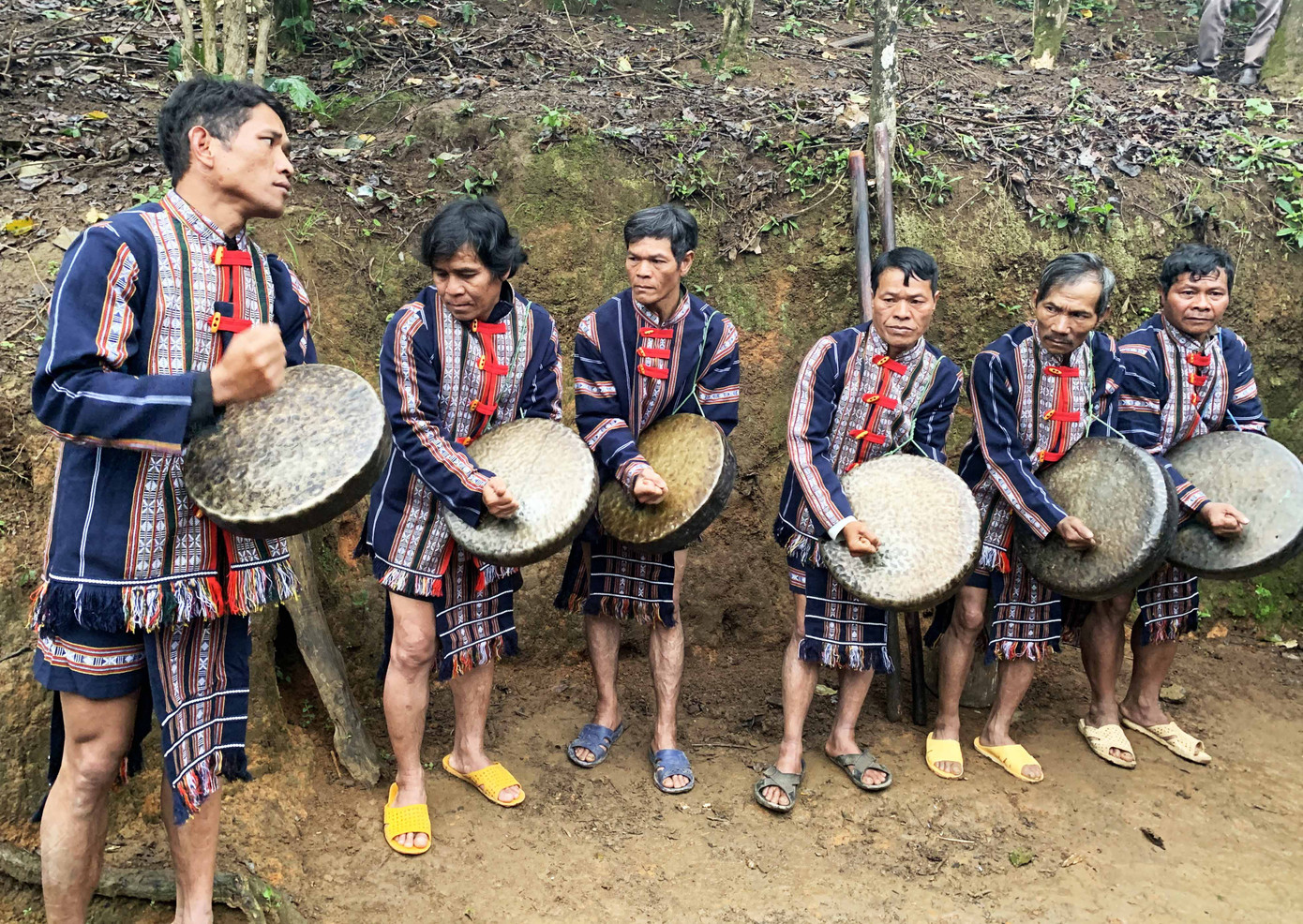 Sơn nữ K Ho 'bắt chồng' lúc nửa đêm ảnh 3