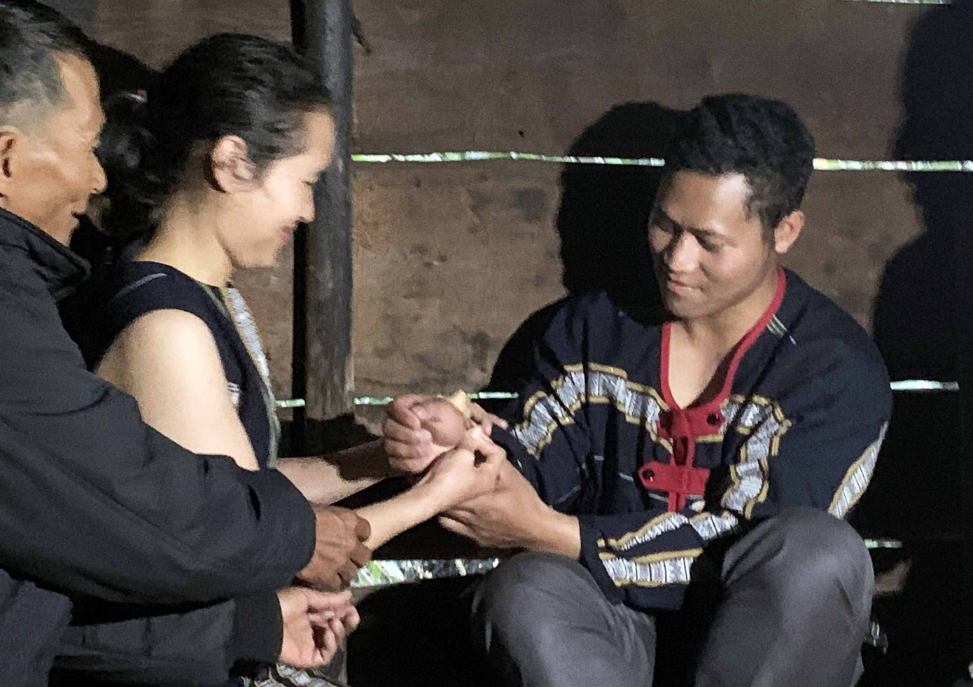 Sơn nữ K Ho 'bắt chồng' lúc nửa đêm ảnh 1