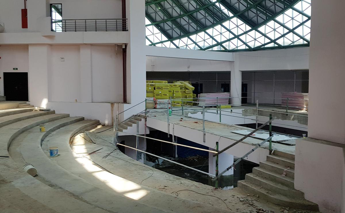 Mảng bê tông đè bẹp xe xúc, một người chết ở Quảng trường Lâm Viên ảnh 1