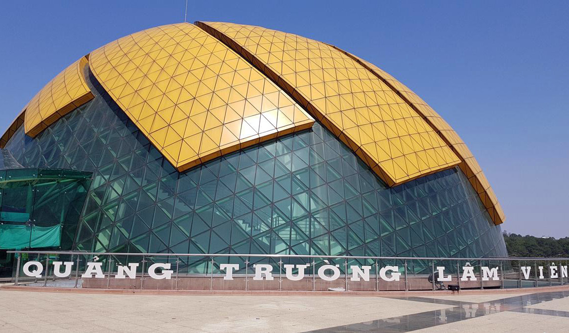 Mảng bê tông đè bẹp xe xúc, một người chết ở Quảng trường Lâm Viên ảnh 2